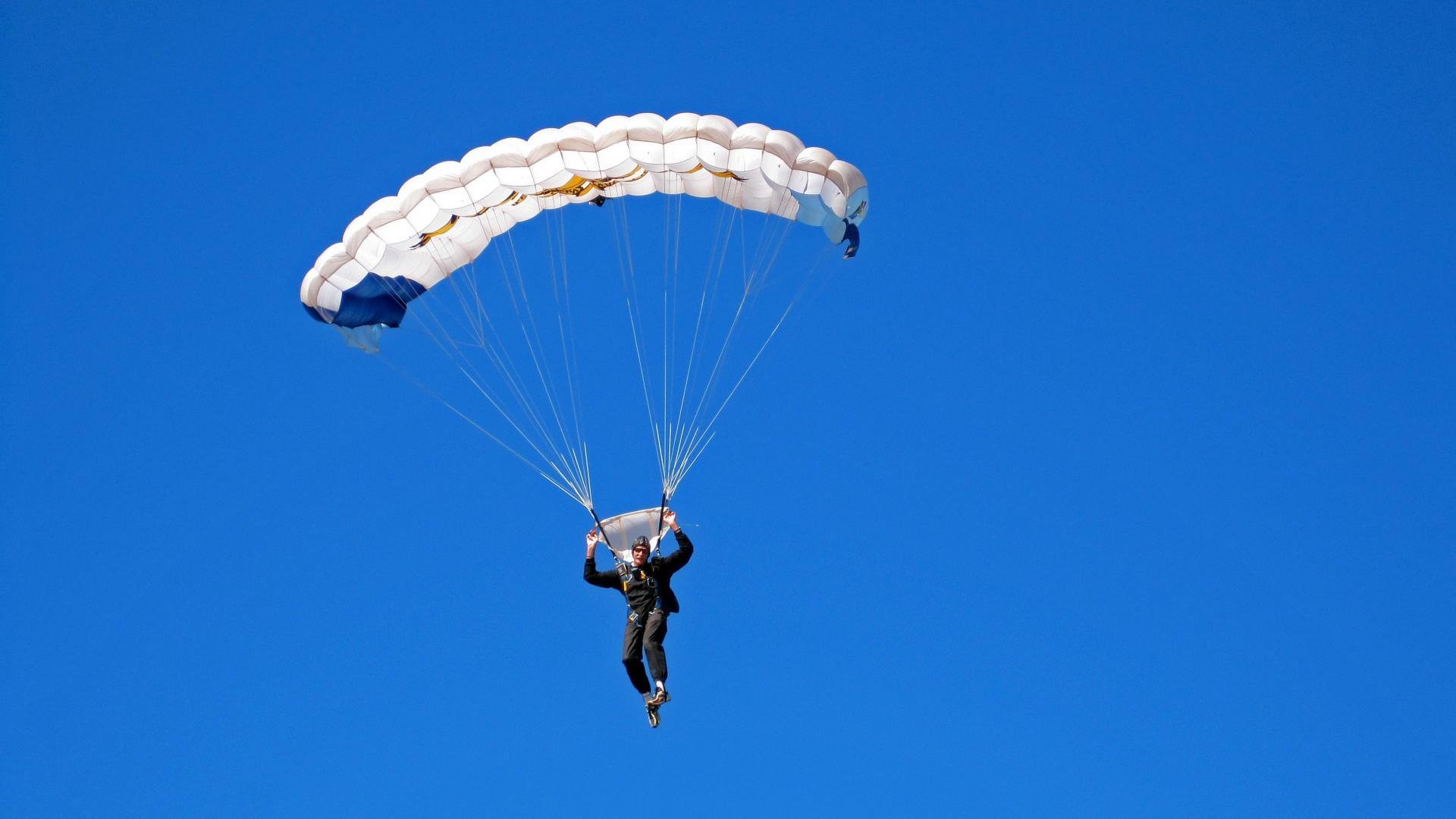 开云体育APP下载-当瑞典草根掀翻银河战舰，苏亚雷斯在篮球场踢起了绝杀球
